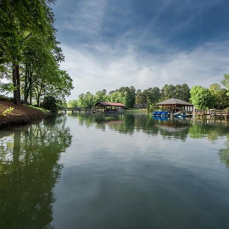 Lakeside Landing By Avantstay Private Dock Mooresville Exterior foto